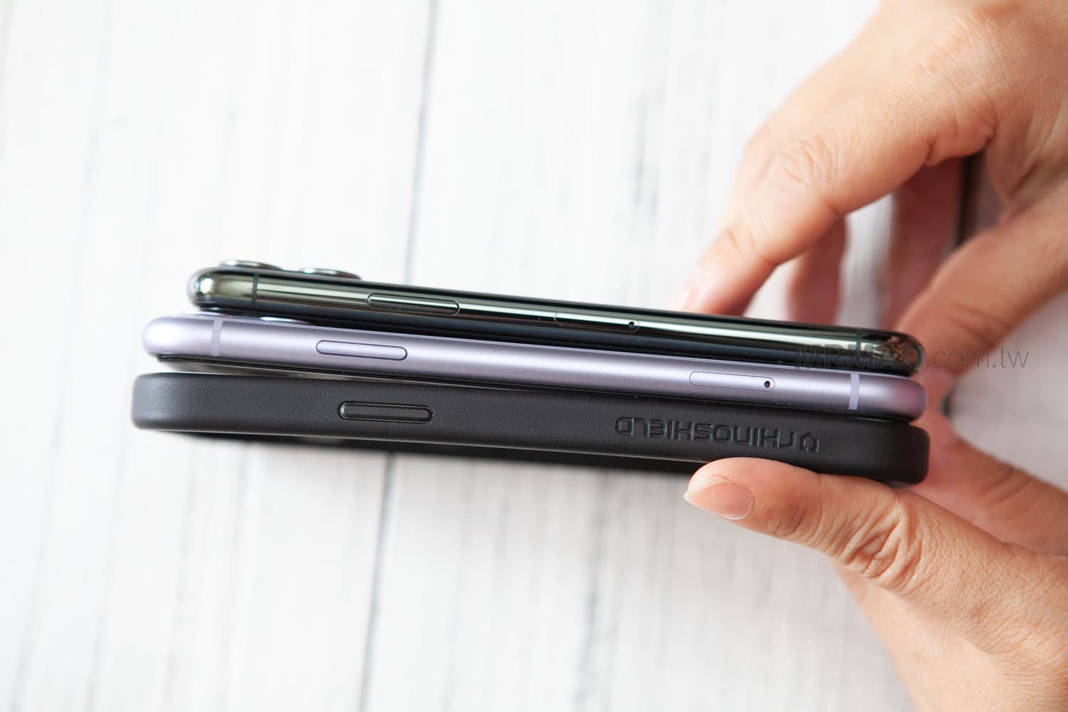 獨家曝光iPhone 12犀牛盾保護殼，另有5.4吋iPhone 新命名10