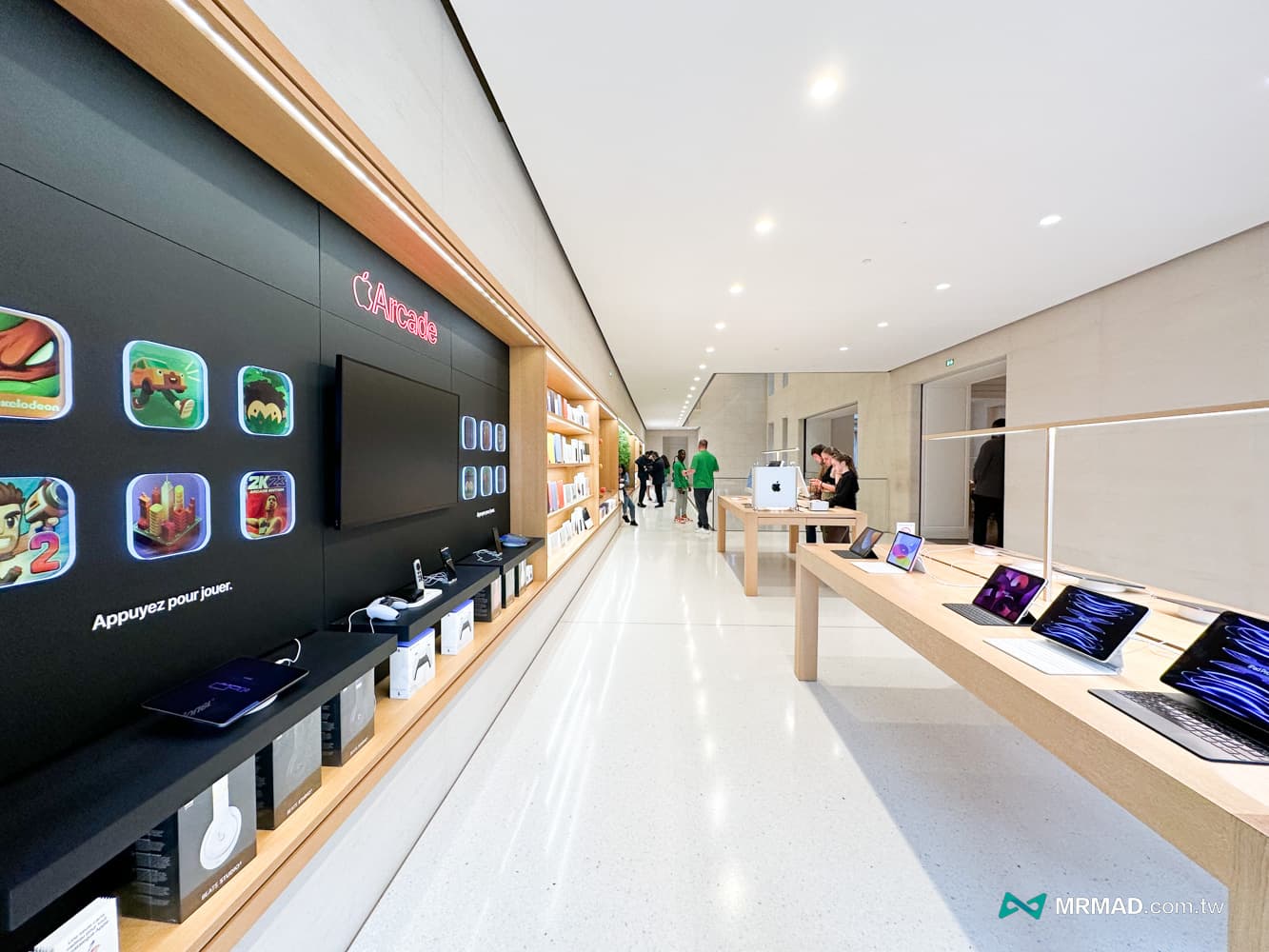 法國巴黎香榭大道Apple Store 體驗，法式建築與鑽石天窗絕美結合14