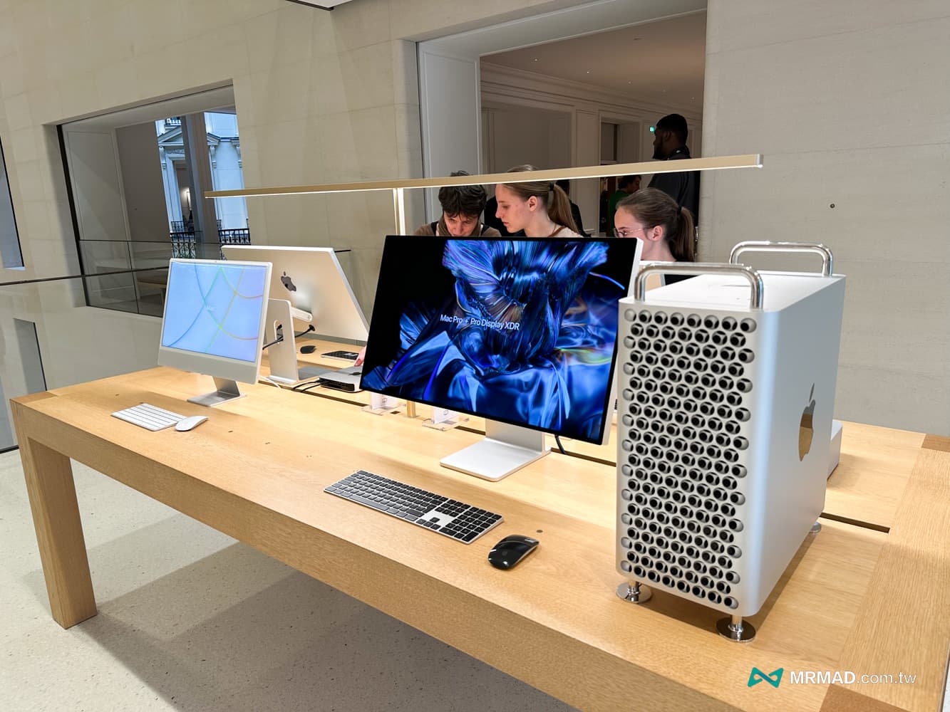 法國巴黎香榭大道Apple Store 體驗，法式建築與鑽石天窗絕美結合20