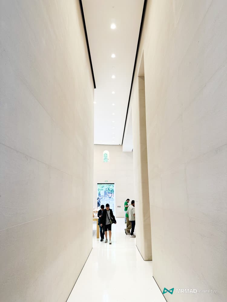 法國巴黎香榭大道Apple Store 體驗，法式建築與鑽石天窗絕美結合25