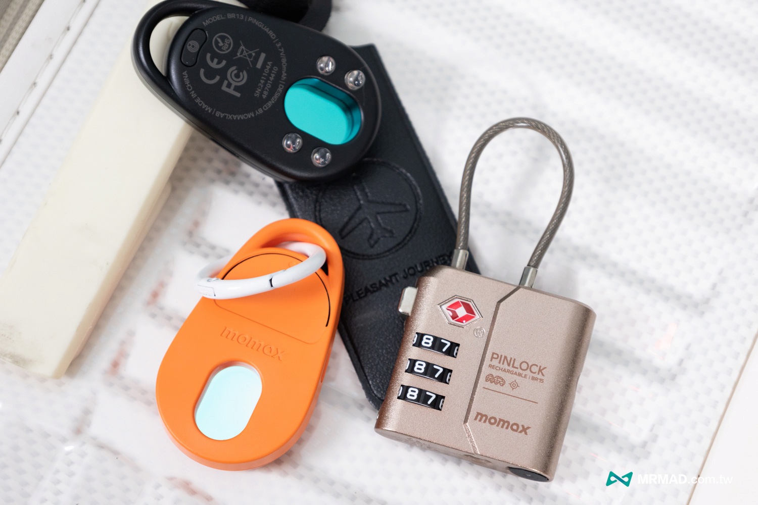 Momax PinGuard、PinLock GPS定位追蹤器開箱評價,整合蘋果尋找和防窺萬用鎖功能